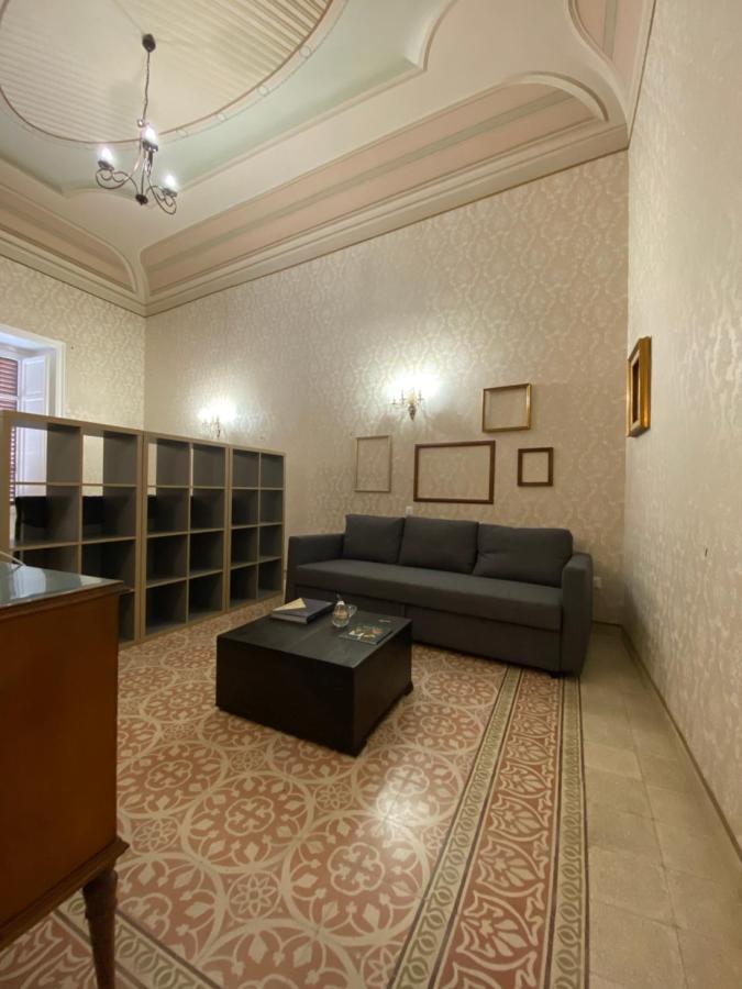 Il Gallo Di Eracle - Charming Suites & Rooms テルミニ・イメレーゼ エクステリア 写真